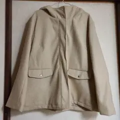 3L　フード付きベージュコート