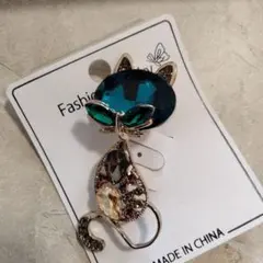 カラフルな猫デザインブローチ