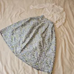 haluhiroine定価 11000円フレアスカート 青系花柄のサムネイル