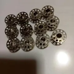 ミシン部品・アクセサリー 金属ボビン(11.5mm) 12個　中古品