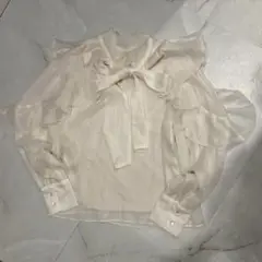 フリルブラウス