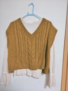 ケーブルニット ベスト