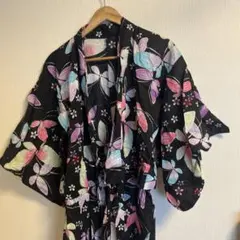 カラフルな蝶柄の浴衣