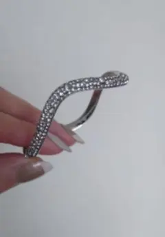 Swarovski クリスタル ウェーブバングル