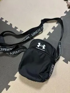 UNDER ARMOUR ブラック ショルダーバッグのサムネイル
