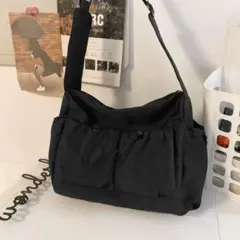 再入荷 ショルダーバッグ 大容量 軽量 メッセンジャーバッグ 黒 通学 旅行