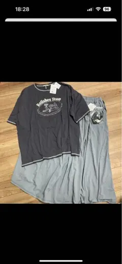 Niko and…メイクスタッフ25てぃらさんTシャツ ふわシャカベルトスカート