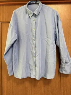 青のボタンダウン長袖シャツ