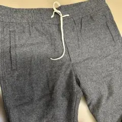 グレー の パンツ