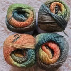 【新品未使用】ウール100%　毛糸4玉　編み物　グラデーション