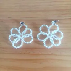 パールビーズ 　フラワー ピアス　ホワイト　結婚式　パーティ　かわいい