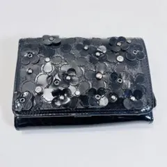 ANTEPRIMA フラワーモチーフ 二つ折り財布　エナメル　ブラックのサムネイル