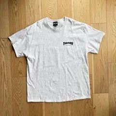 【WHIMSIC×THRASHER】ユニセックス Tシャツ グレー