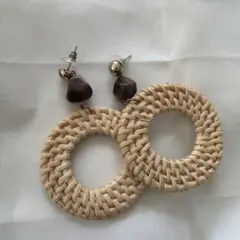 ラタン サークル ピアス ブラウン