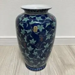 花瓶 葉とブドウ模様　有田焼