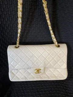 CHANEL バッグ　マトラッセ　ホワイト