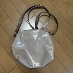 ベージュ クロコダイル風 ショルダーバッグ　バックインバック