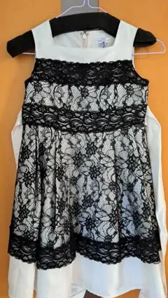 ホワイトとブラックのレースワンピース