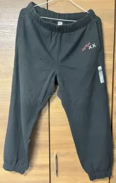 ユニクロ　カウズ　スウェットパンツ　ブラック　Ｌ