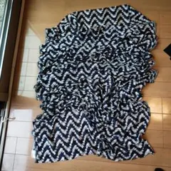 ネイビーとホワイトのレース生地