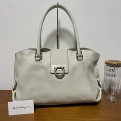 《美品》Ferragamo（フェラガモ）レザー ハンドバッグ アイボリー系
