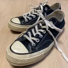 ブラック スニーカー