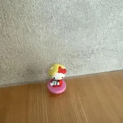 チョコエッグ　ハローキティ　カズレーザー