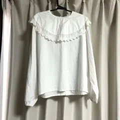 Merlot フリル襟付きホワイトボタンシャツ 2wayのサムネイル