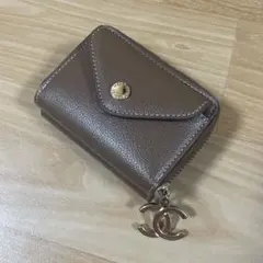 CHANELチャーム付 三つ折り財布