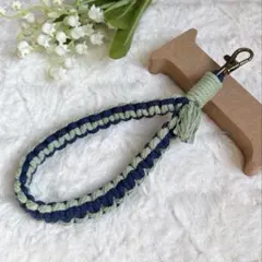 マクラメ編み・ハンドストラップ・バッグチャーム・ハンドメイド【h】