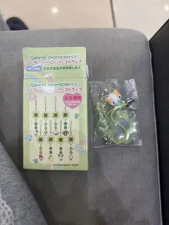 サンリオ　シークレットクローバーストラップ　マシュマロみたいなふわふわにゃんこ
