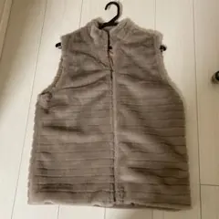 １６日までの大特価❣️かわいい❣️ベージュ ストライプ柄 ファー風ベスト