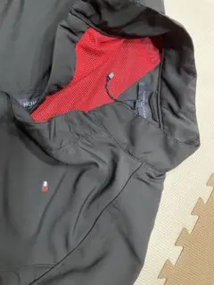 Tommy Hilfiger ブラック ナイロンジャケット