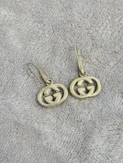 GUCCI ロゴデザイン フックピアス