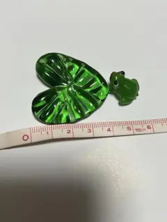 ガラス製カエルと葉っぱの飾り　お値下げ