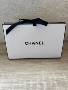 CHANEL リボン付きギフトボックス