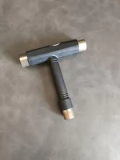 T型スケートボードツール