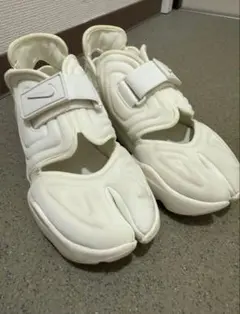 ナイキ　アクアリフト ホワイト23.5