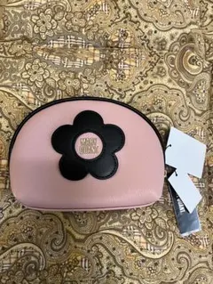 MARY QUANTセンターロゴテイジーラウンドポーチ