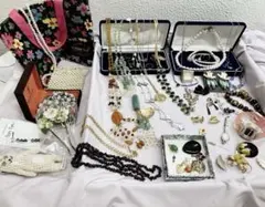 パールネックレス、サンリオコラボG-SHOCK等多彩なアクセサリーセット