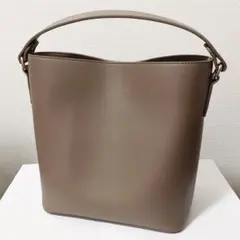 上品 ハンドバッグ バケツ型 ゴールド金具 シンプル きれいめ