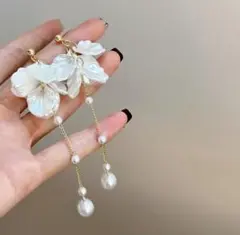 花びらピアス パール ホワイト 結婚式 ブライダルウェディング 前撮り 冠婚葬祭