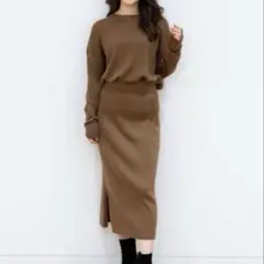 ユニクロセットアップ　メリノブレンドリブクルーネックセーター（長袖）＋スカート