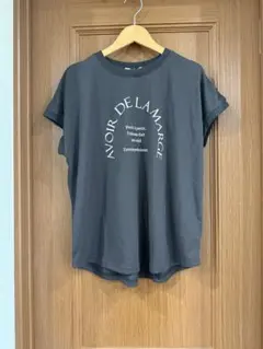 ★新品　MUMU & Co. フロッキーアーチロゴTシャツ チャコール ★のサムネイル