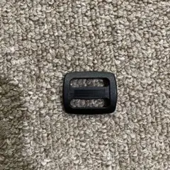 ⑥エルゴ　抱っこ紐　黒い部品