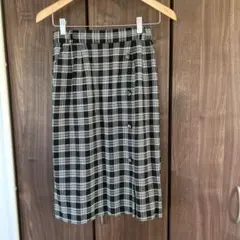 黒と白のチェック柄タイトスカート