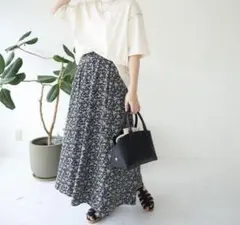 ★terawearemu★小花柄ロングスカート　Mサイズ　黒　しまむら