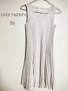OVER 20 プリーツノースリーブワンピース ベージュXS 低身長さん 夏