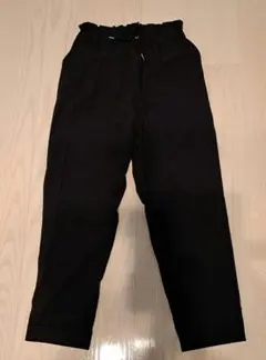 ブラック テーパードパンツ