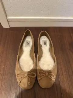 ugg フラットシューズ